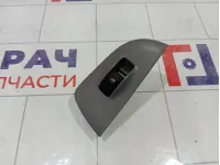Кнопка стеклоподъемника заднего правого Hyundai Elantra 202005491