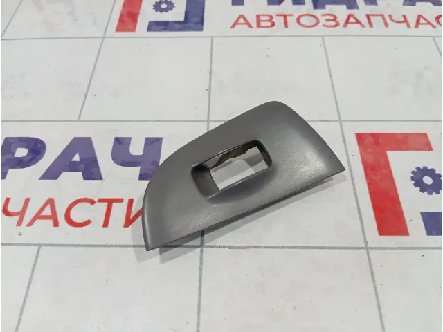Накладка кнопки стеклоподъемника задней левой Hyundai Elantra 935822D000