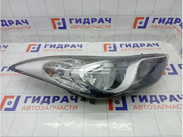 Фара правая Hyundai Elantra 921023X