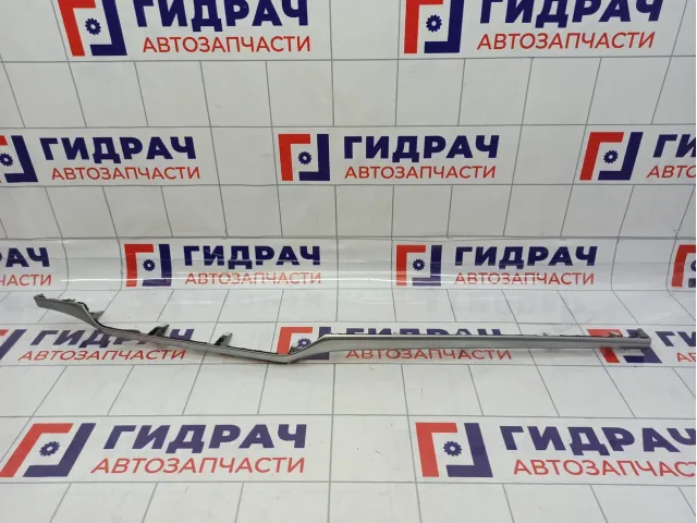 Накладка декоративная на торпедо правая Hyundai Elantra (AD) 84790-F3500-SSH