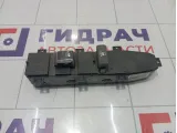 Кнопка стеклоподъемника передняя правая Hyundai Equus (VI) 935753N000VM5