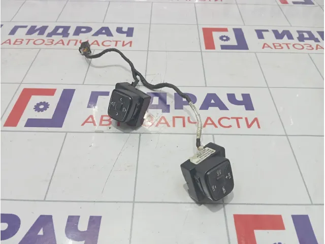 Блок кнопок в рулевое колесо Hyundai Equus (VI) 967003N000VM5
