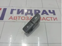 Кнопка обогрева сидений правый Hyundai Equus (VI) 933153N020VM5