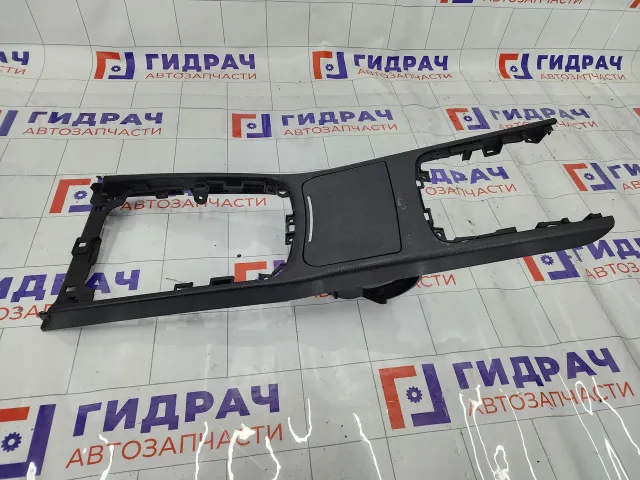 Накладка консоли Hyundai Genesis 846703M000