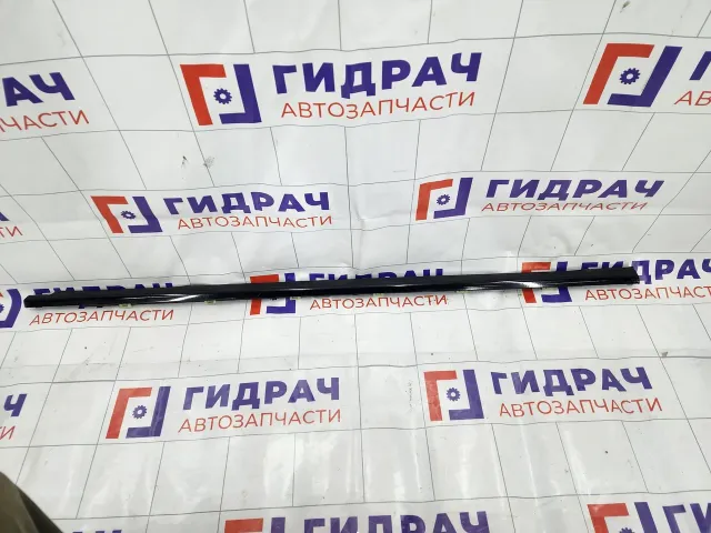 Накладка стекла заднего правого Hyundai Genesis 832203M000