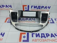 Накладка торпедо центральная Hyundai Genesis 847413M300N8