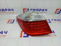 Фонарь задний наружный левый Hyundai Genesis 924013M060