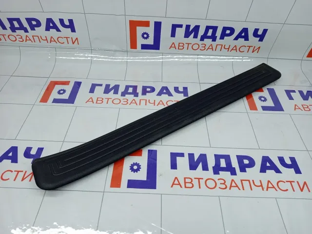 Накладка порога внутренняя передняя правая Hyundai Genesis 858833M000