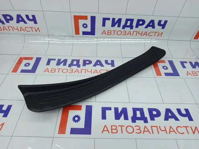 Накладка порога внутренняя задняя правая Hyundai Genesis 858883M000