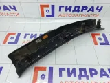 Накладка порога внутренняя задняя правая Hyundai Genesis 858853M000BR