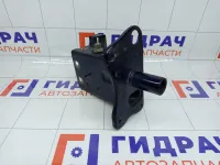Кронштейн усилителя передний правый Hyundai Genesis 647203M000