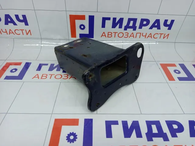 Кронштейн усилителя передний левый Hyundai Genesis 647103M000