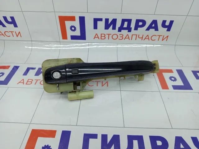 Ручка двери наружная передняя левая Hyundai Genesis 826513M010TB