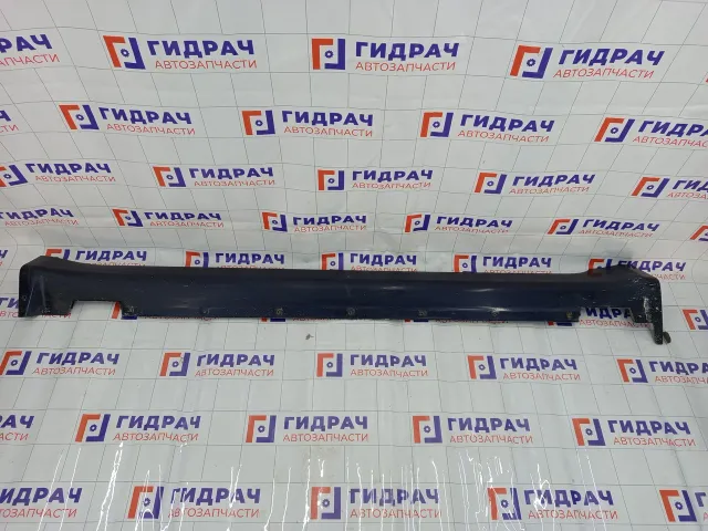 Накладка порога наружная левая Hyundai Genesis 877513M000TB