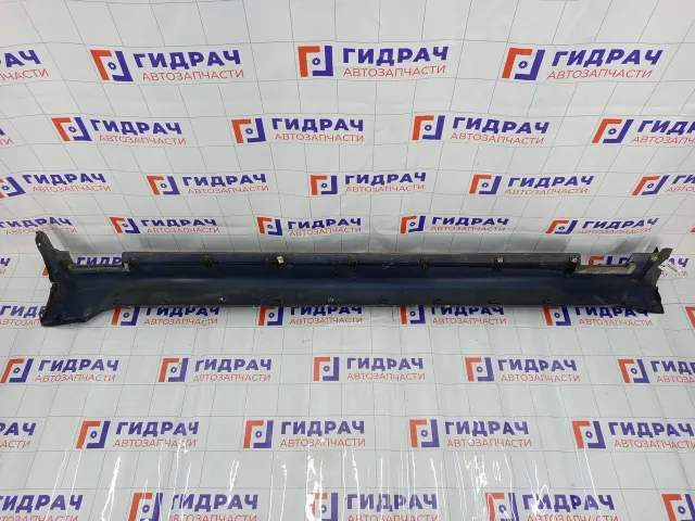 Накладка порога наружная правая Hyundai Genesis 877523M000TB