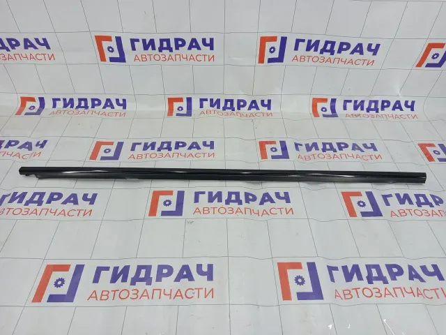 Накладка стекла заднего левого Hyundai Genesis 832103M000