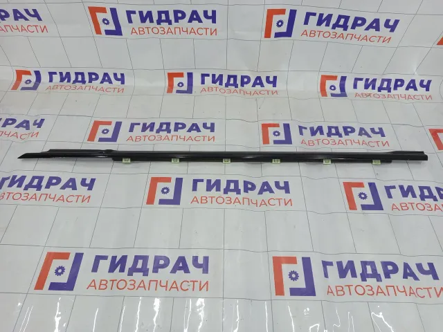 Накладка стекла переднего левого Hyundai Genesis 822103M000