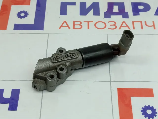 Клапан электромагнитный изменения фаз грм правый Hyundai Genesis 243603C821