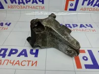 Кронштейн опоры двигателя левый Hyundai Genesis 218153M000