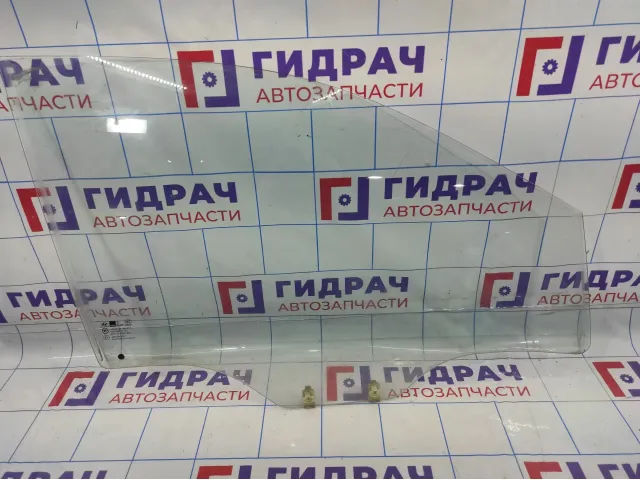 Стекло двери передней правой Hyundai Getz 82420-1C000.