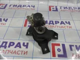 Опора двигателя правая Hyundai Getz 21815-1C220. С кронштейном.