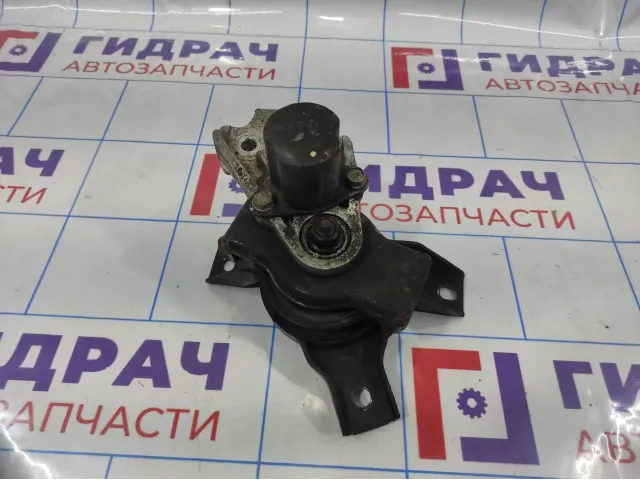 Опора двигателя правая Hyundai Getz 21815-1C220. С кронштейном.