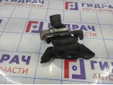 Опора двигателя правая Hyundai Getz 21815-1C220. С кронштейном.