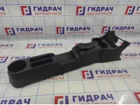 Консоль Hyundai Getz 84611-1C550. Дефект.