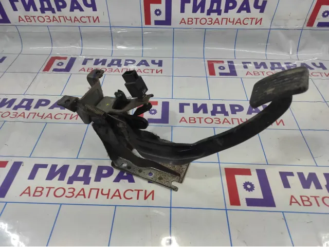 Педаль тормоза Hyundai Getz 32810-1C000.