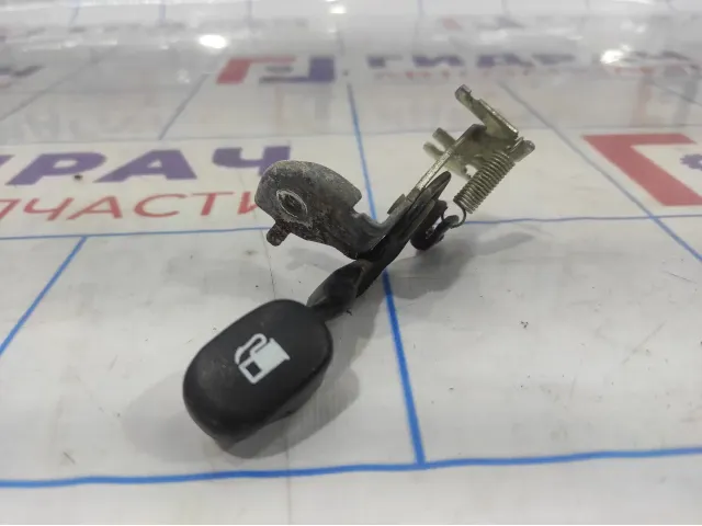 Ручка открывания лючка бензобака Hyundai Getz 81570-22001.