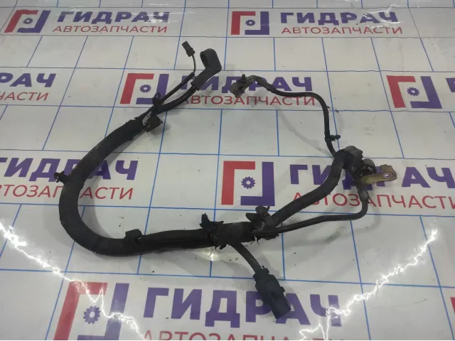 Клемма аккумулятора плюс Hyundai Getz 37200-1C000.