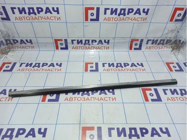 Накладка стекла переднего правого Hyundai Grandeur (TG) 82220-3L000