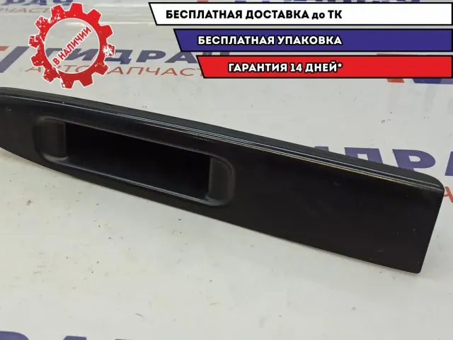 Накладка двери внутренняя правая Hyundai HD78 81220 5H010.