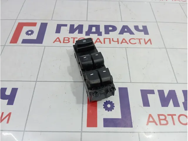 Блок управления стеклоподъемниками Hyundai i30 (GD) 93571A6010