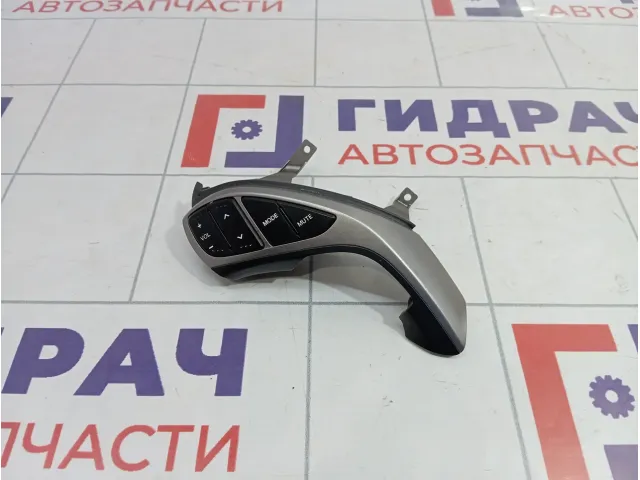 Блок кнопок в рулевое колесо Hyundai i30 (GD)
