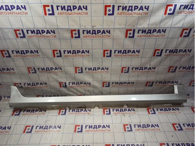 Накладка на порог (наружная) правая Hyundai I30 (FD) 87752-2R600