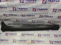 Накладка на порог (наружная) правая Hyundai ix 35 87752-2S000. Царапины.