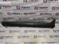 Накладка на порог (наружная) левая Hyundai ix 35 87751-2S000. Царапины.