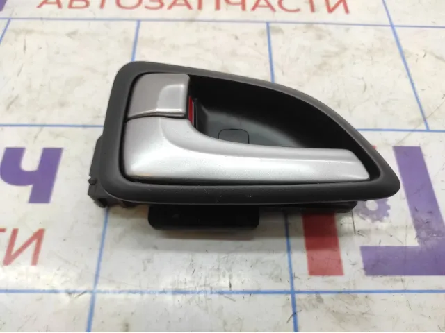 Ручка двери задняя внутренняя левая Hyundai ix 35 82610-2S020-SAS.