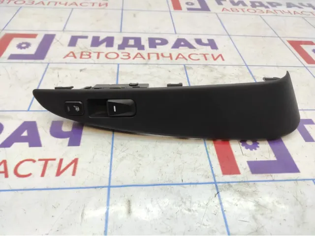 Кнопка стеклоподъемника задняя левая Hyundai ix 35 935802S1109P. С кнопкой обогрева.