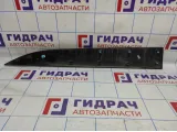 Накладка двери передней правой Hyundai ix 35 87724-2S000. Царапины.
