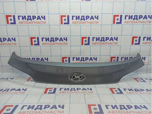 Накладка двери багажника Hyundai ix 35 87371-2S000. Дефекты.