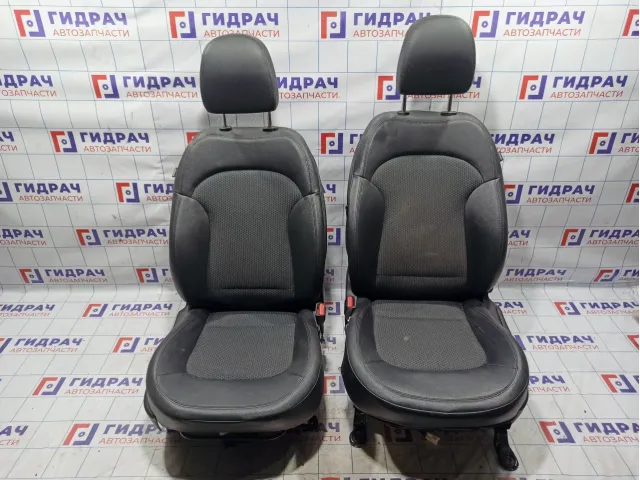 Комплект сидений Hyundai ix 35 . С обогревом задних сидений. Дефект.