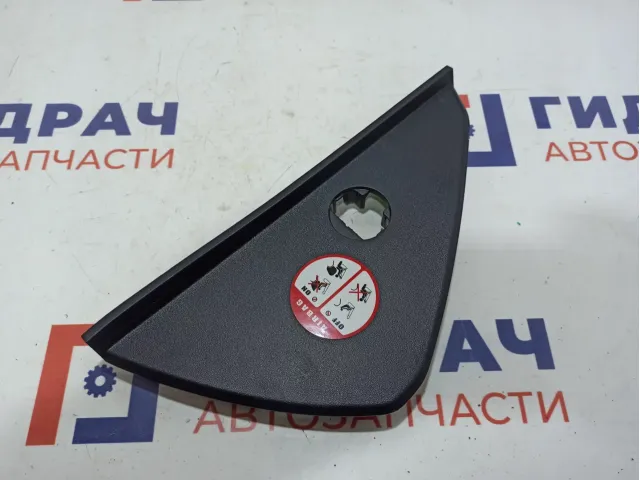 Накладка торпедо правая Hyundai ix 35 847672Y0009P. С торца.