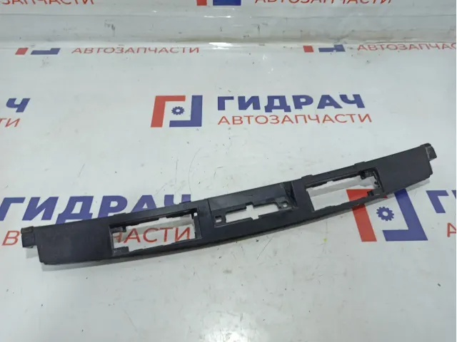 Накладка двери багажника Hyundai ix 35 87372-2S010. Под фонари подсветки номера.