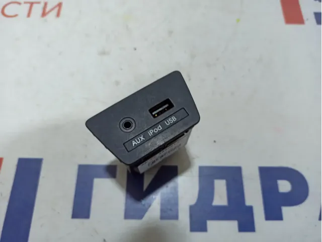 Разъем Hyundai ix 35 96110-2S000-TAN. AUX USB.