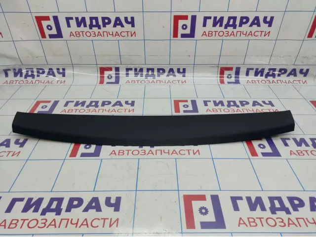 Обшивка двери багажника центральная верхняя Hyundai ix35 1817602Y0009P