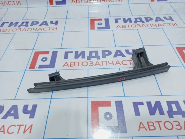 Направляющая стекла двери заднего правого Hyundai ix35 183560-2S000