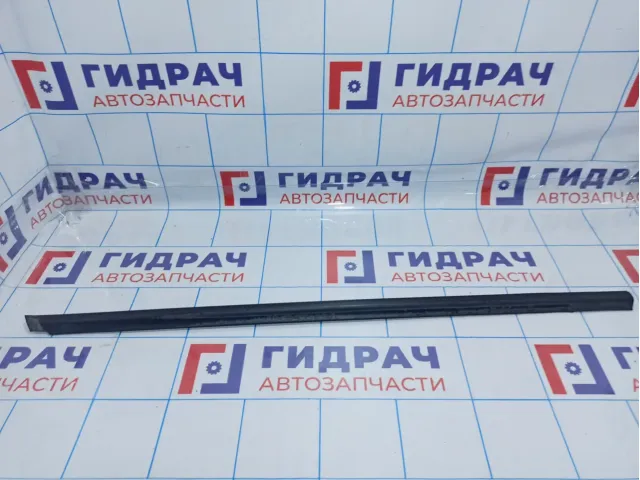 Накладка стекла переднего правого наружная Hyundai ix35 182220-2S000