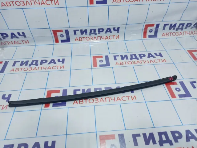 Уплотнитель стекла двери задней правой внутренний Hyundai ix35 183241-2S000